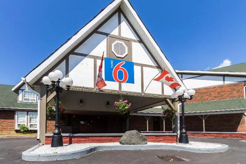 Motel 6 Trenton, On