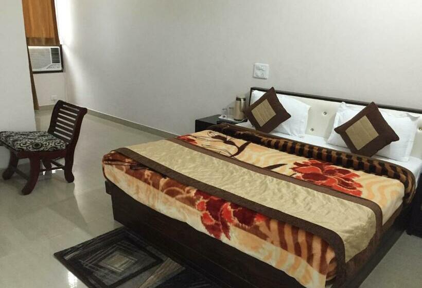 Отель Royal Plaza