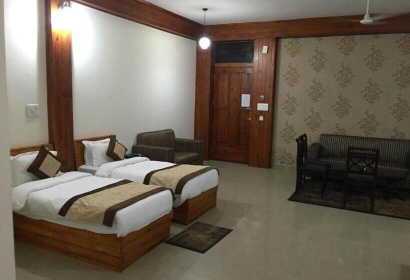 Отель Royal Plaza