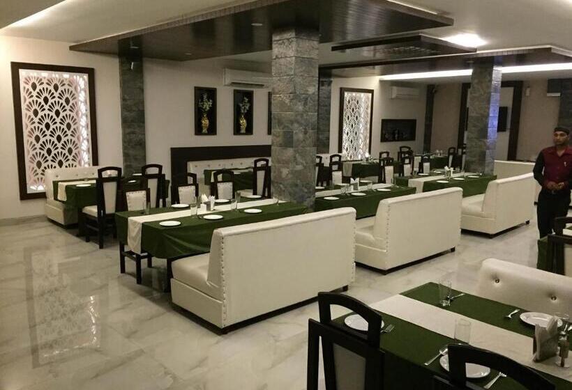 Отель Royal Plaza