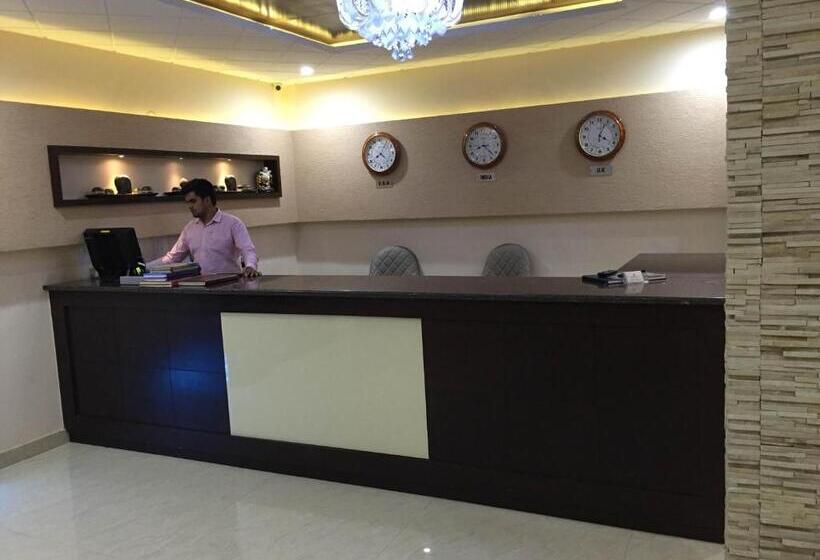 Отель Royal Plaza