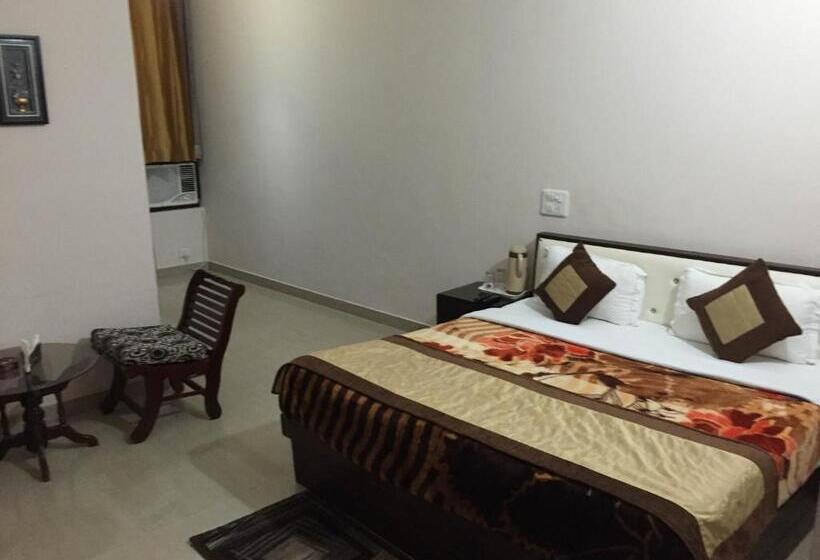 Отель Royal Plaza