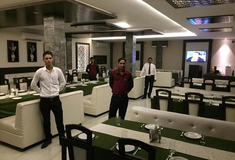 Отель Royal Plaza