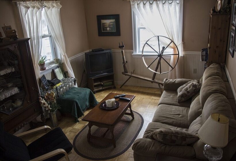 Seaweed And Sod Farm Bed & Breakfast