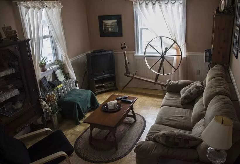 Seaweed And Sod Farm Bed & Breakfast