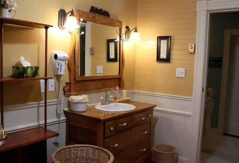 Seaweed And Sod Farm Bed & Breakfast