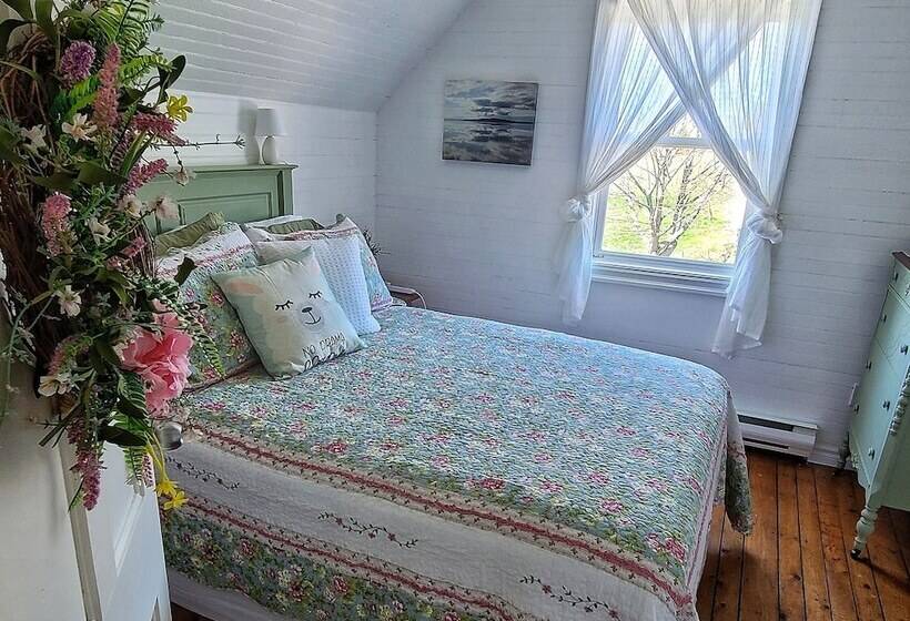 Seaweed And Sod Farm Bed & Breakfast