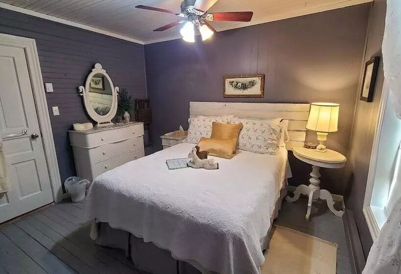 Seaweed And Sod Farm Bed & Breakfast