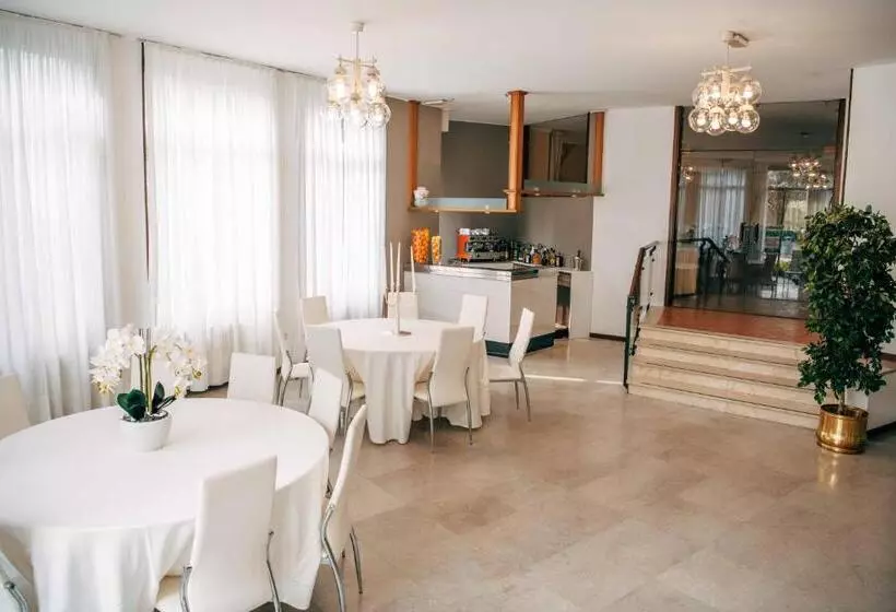 ホテル Villa Angela Olympic Garda Lake