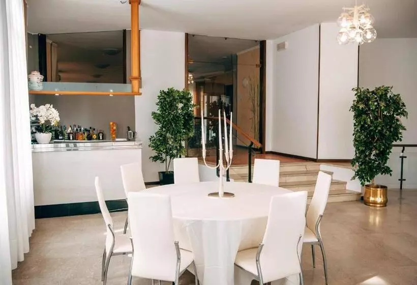 ホテル Villa Angela Olympic Garda Lake