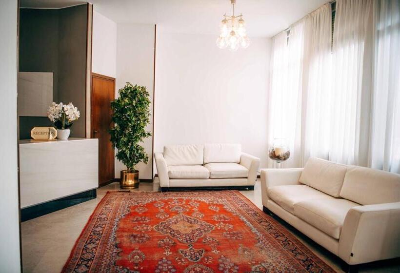 בית מלון כפרי Villa Angela Olympic Garda Lake