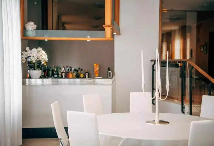 ホテル Villa Angela Olympic Garda Lake