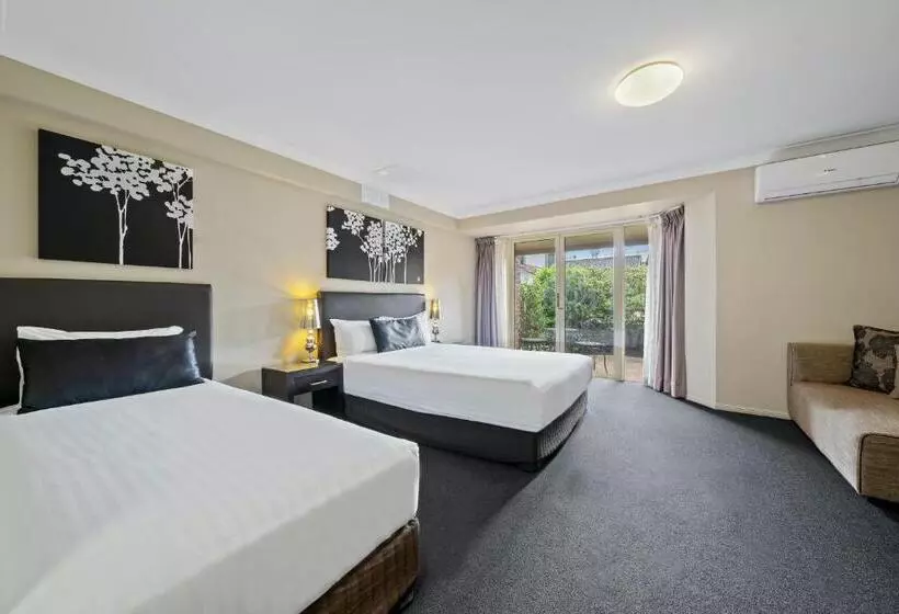 호텔 Ambassador On Ruthven