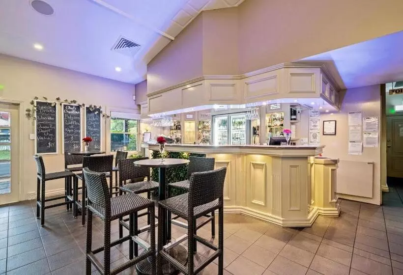 호텔 Ambassador On Ruthven