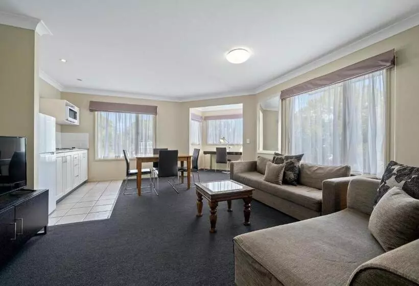 호텔 Ambassador On Ruthven