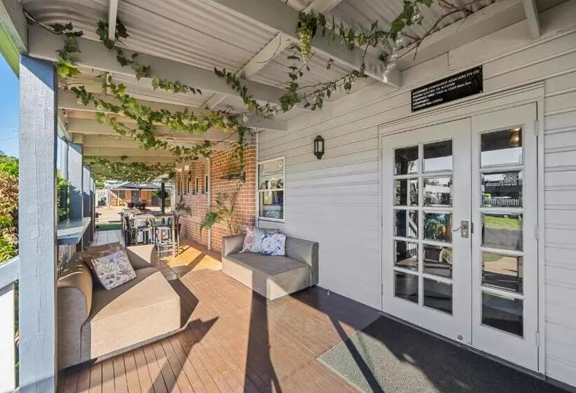 호텔 Ambassador On Ruthven