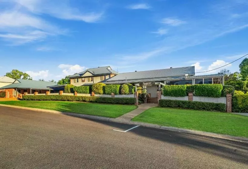 호텔 Ambassador On Ruthven