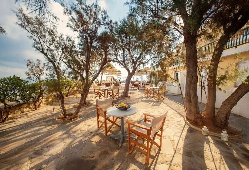 Cavos Bay Hotel & Studios