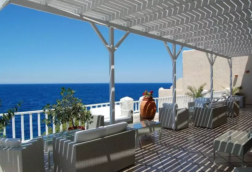 Cavos Bay Hotel & Studios