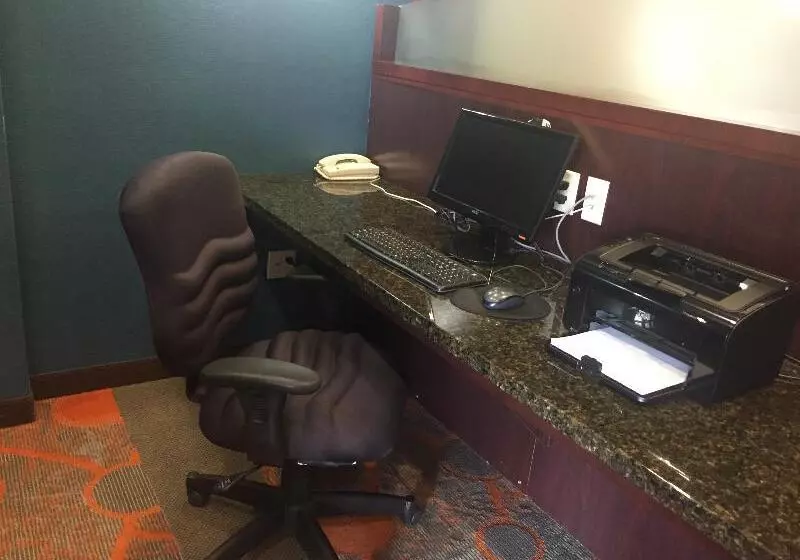 酒店 Comfort Inn & Suites