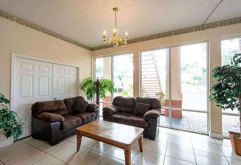 فندق Econo Lodge Inn & Suites