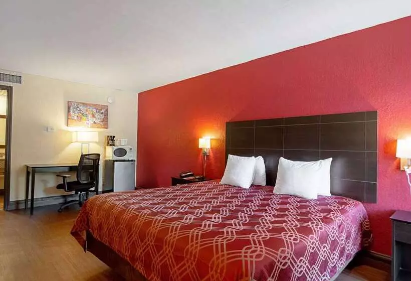 Отель Econo Lodge Inn & Suites