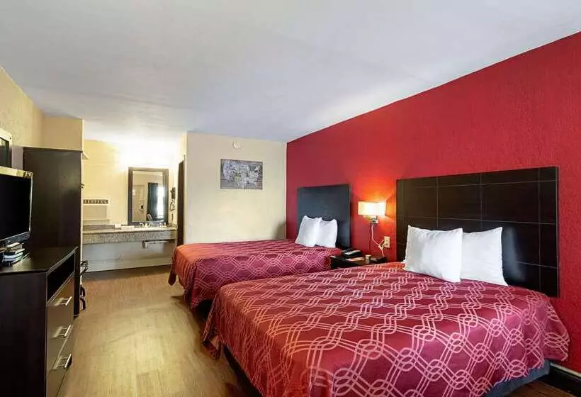 Отель Econo Lodge Inn & Suites