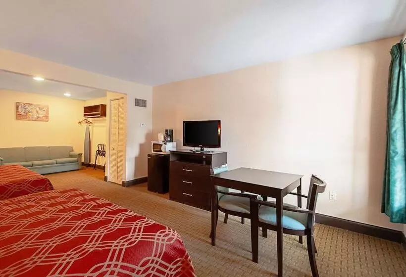 Отель Econo Lodge Inn & Suites