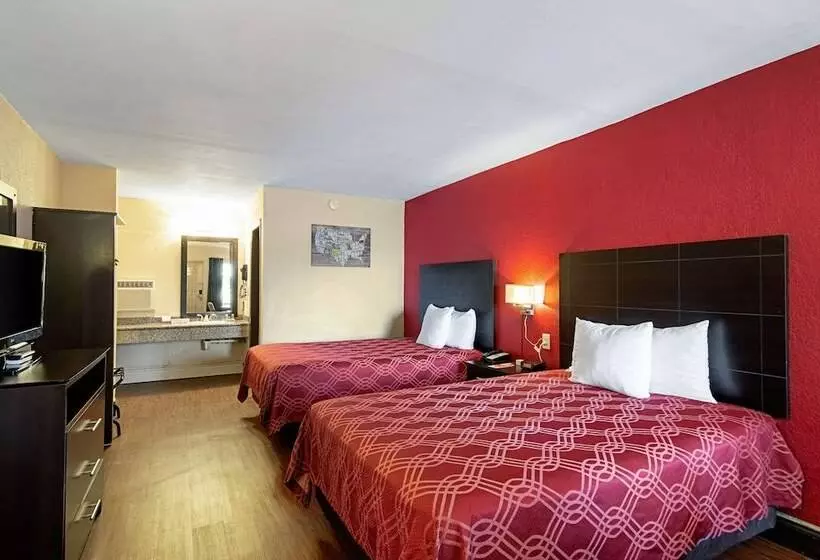 Отель Econo Lodge Inn & Suites