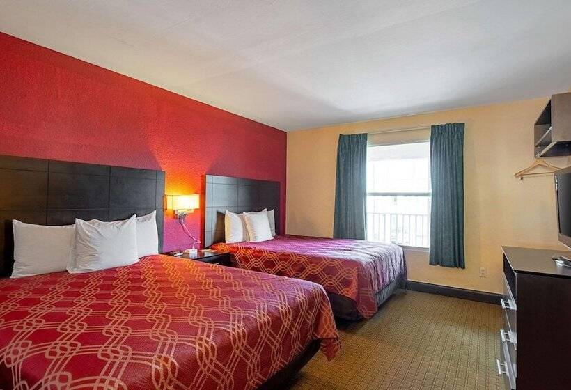 فندق Econo Lodge Inn & Suites