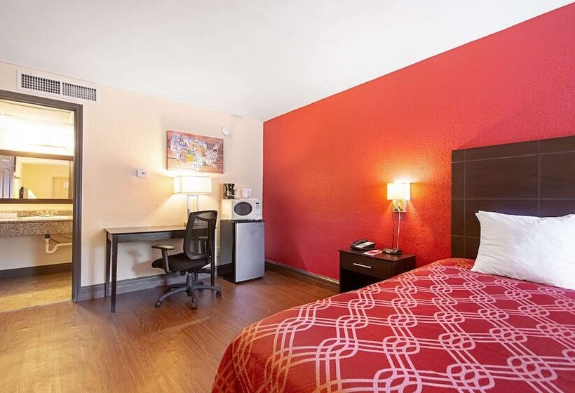 فندق Econo Lodge Inn & Suites