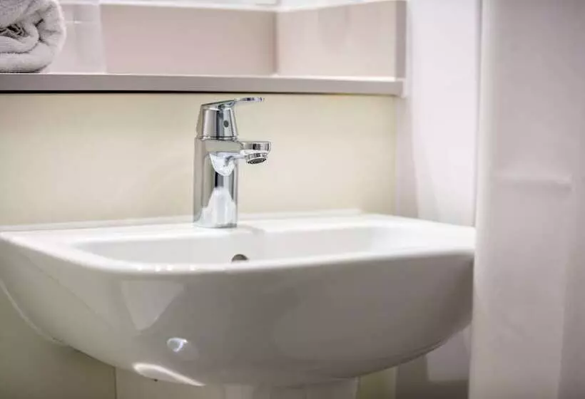 Hotel Green Lodge, Wirral By Marston S Inns