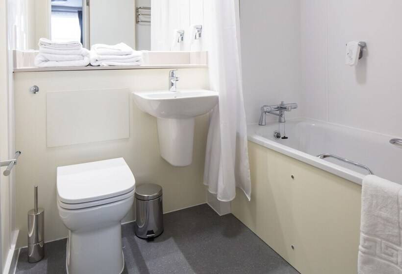 בית מלון כפרי Green Lodge, Wirral By Marston S Inns