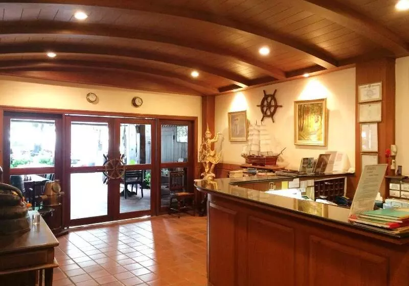 호텔 Jomtien Boathouse