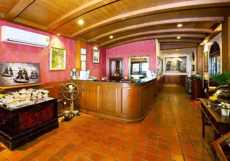 호텔 Jomtien Boathouse