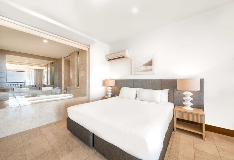 Отель Oaks Casuarina Santai Resort