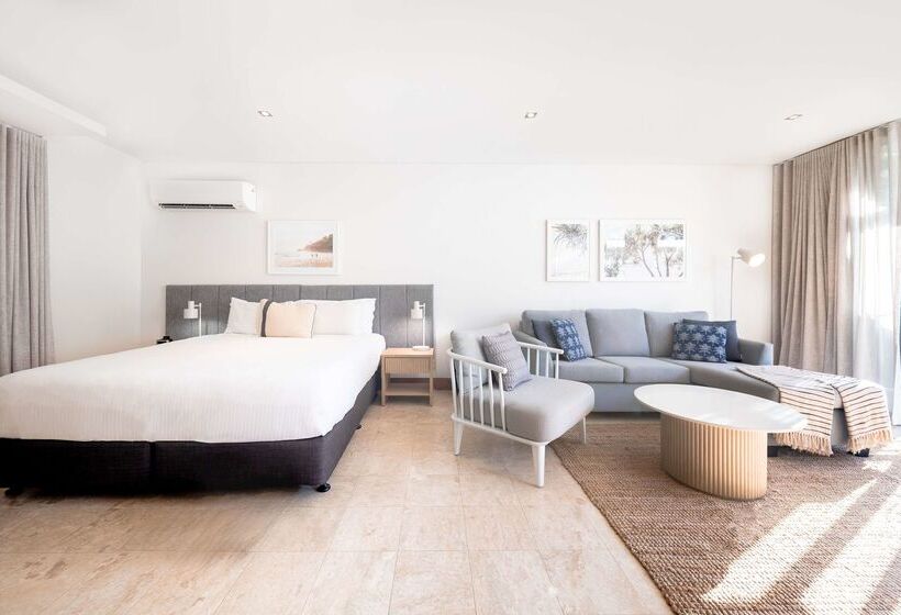 Отель Oaks Casuarina Santai Resort