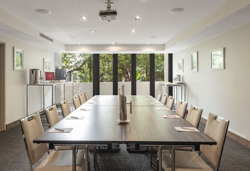 Отель Oaks Casuarina Santai Resort