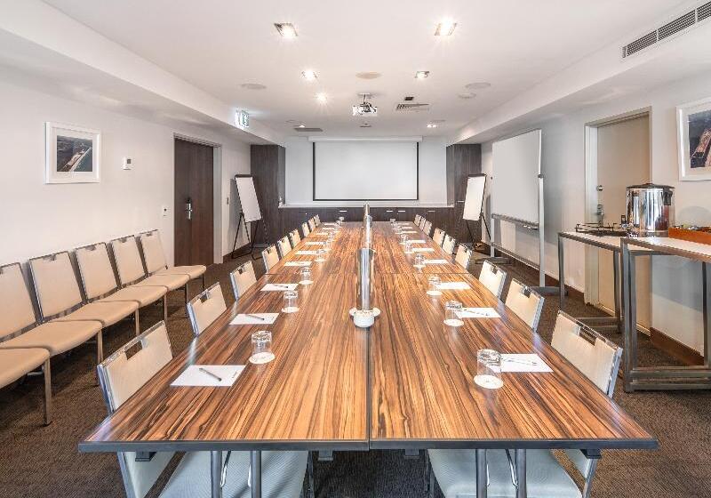 Отель Oaks Casuarina Santai Resort