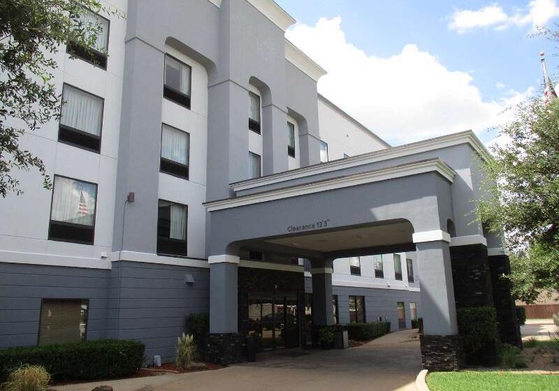 Отель Ramada By Wyndham Burkburnett / Wichita Falls