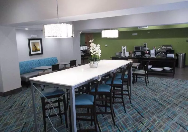 فندق Ramada By Wyndham Burkburnett / Wichita Falls