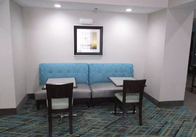 فندق Ramada By Wyndham Burkburnett / Wichita Falls