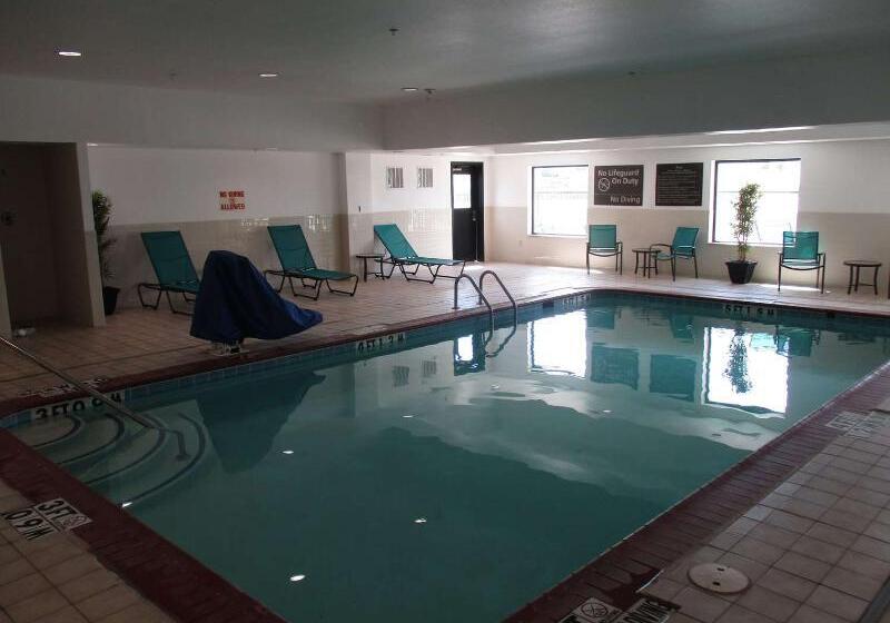 Отель Ramada By Wyndham Burkburnett / Wichita Falls