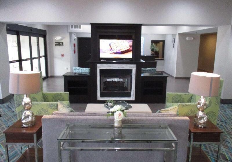 Отель Ramada By Wyndham Burkburnett / Wichita Falls