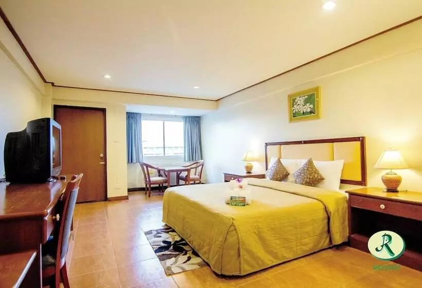 هتل Regent Ramkhamhaeng 22