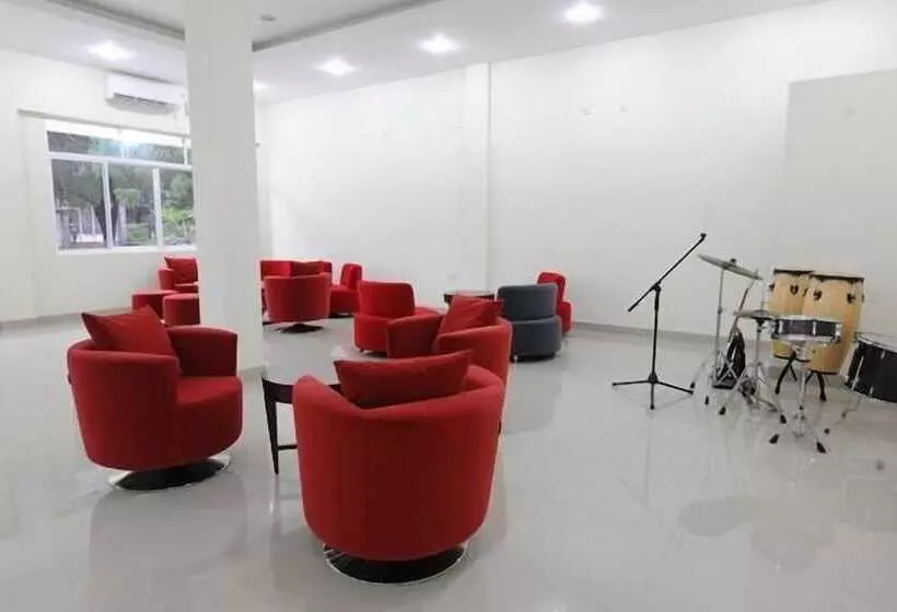 هتل Ritz Waku Kungo