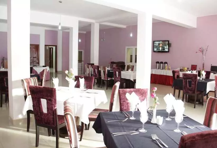 هتل Ritz Waku Kungo