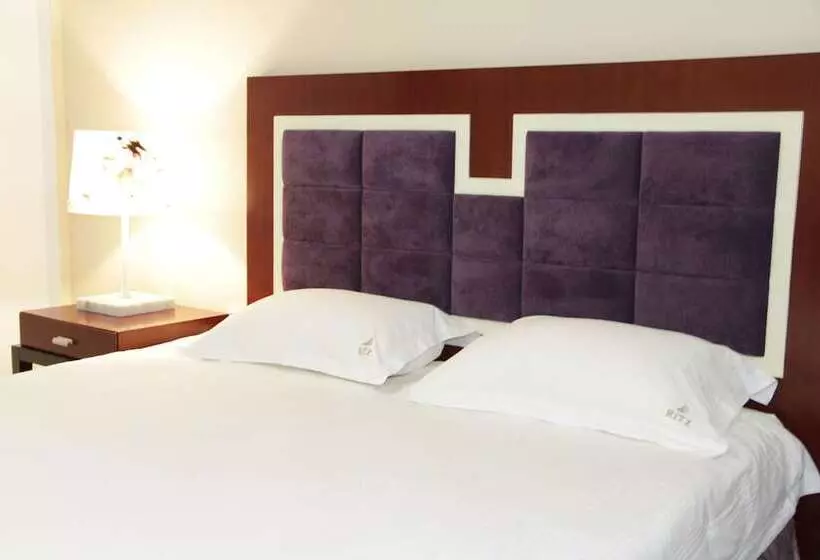 هتل Ritz Waku Kungo