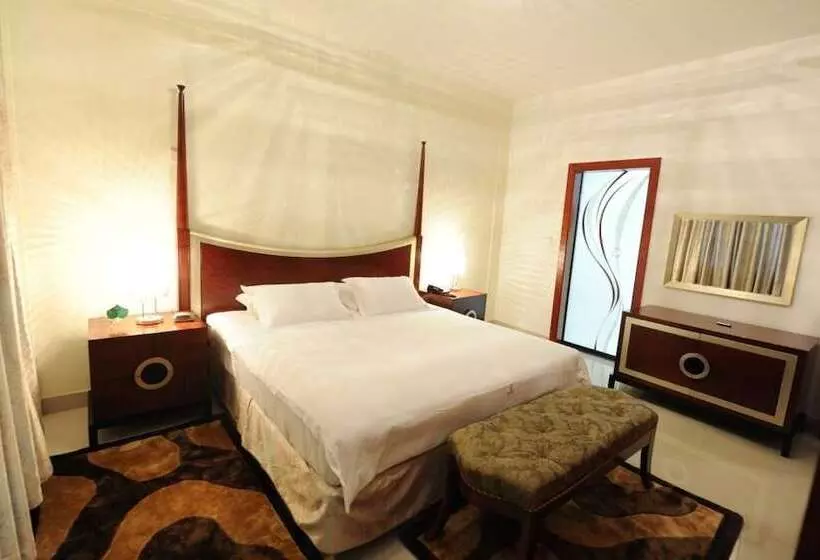 هتل Ritz Waku Kungo