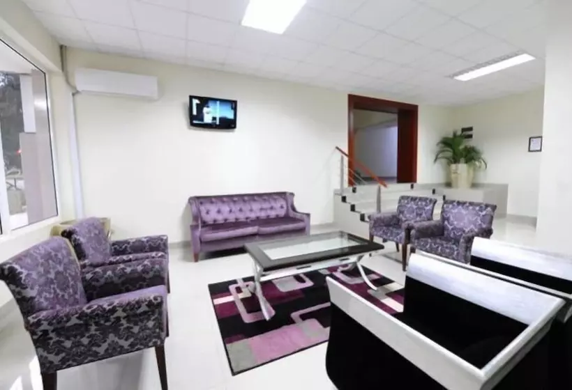 هتل Ritz Waku Kungo